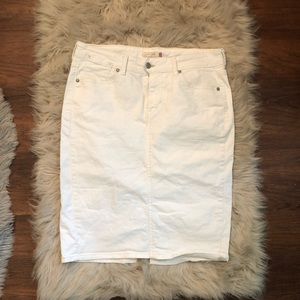 Levi’s white denim skirt